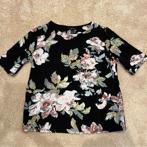Black Floral Shirt by Forever 21. Size Small. Fitted fit.